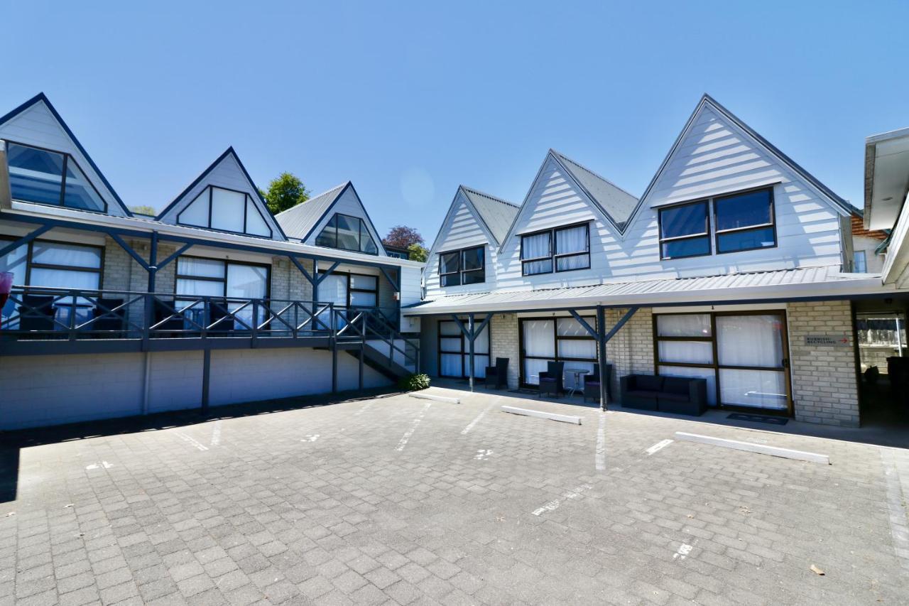 Gables Lakefront Resort Таупо Экстерьер фото
