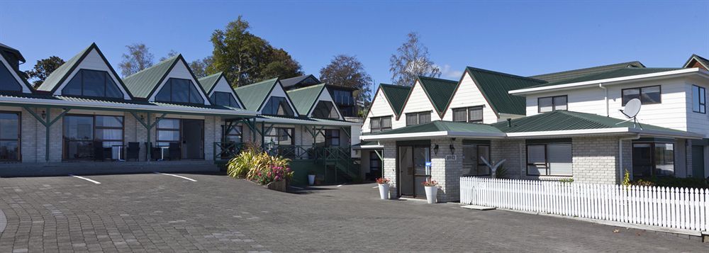 Gables Lakefront Resort Таупо Экстерьер фото