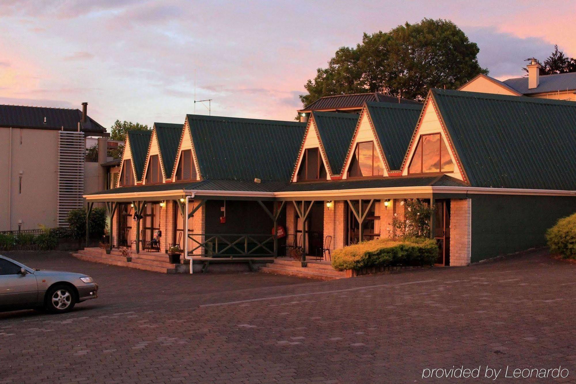 Gables Lakefront Resort Таупо Экстерьер фото